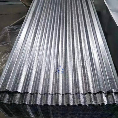 el indicador galvanizado 600-1100m m de la hoja que cubría AISI 14 acanaló los paneles de acero Kraft