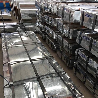 el indicador galvanizado 600-1100m m de la hoja que cubría AISI 14 acanaló los paneles de acero Kraft